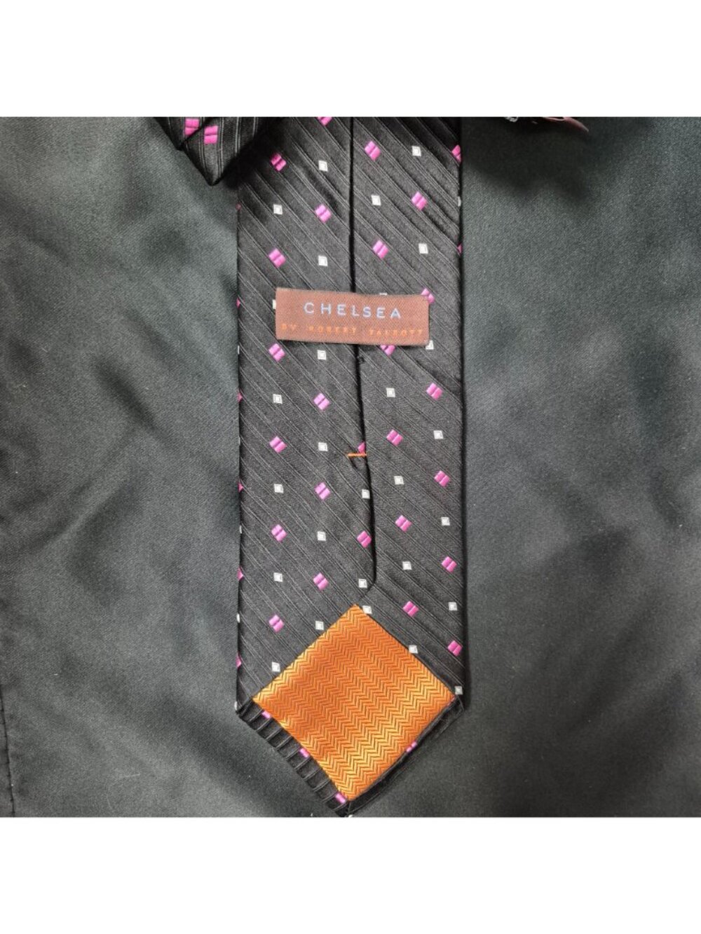 Chelsea by Robert Talbott Geometric Debonaire Blk/Pnk/Wht Classic Silk Necktie - Picture 4 of 5